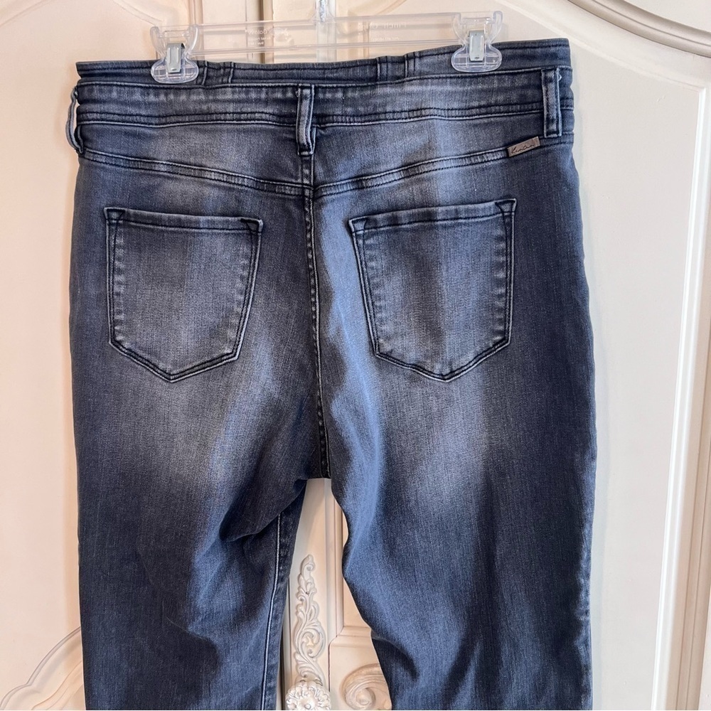 KanCan Ankle Jeans in Black, Frayed Hem, Straight to Tapered Leg, Size 31 - Picture 6 of 9